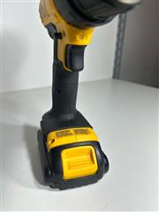 DEWALT DCD771 WITH BATTERY NO CHARGER